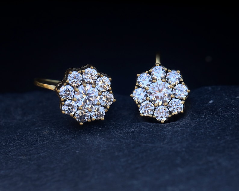 Superbe Boucles d'oreilles Art Déco Dormeuses Doré Antique Rond Floral Serti de CZ Blanc vintage Style 1920s Mariage Léger image 8