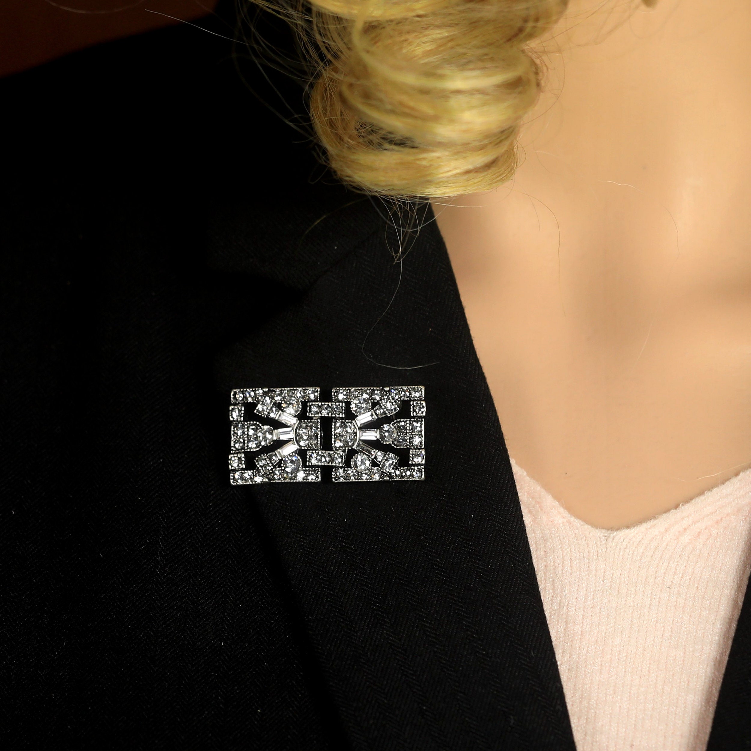 Broche Argenté Art Deco Ovale Géométrique Strass Blanc