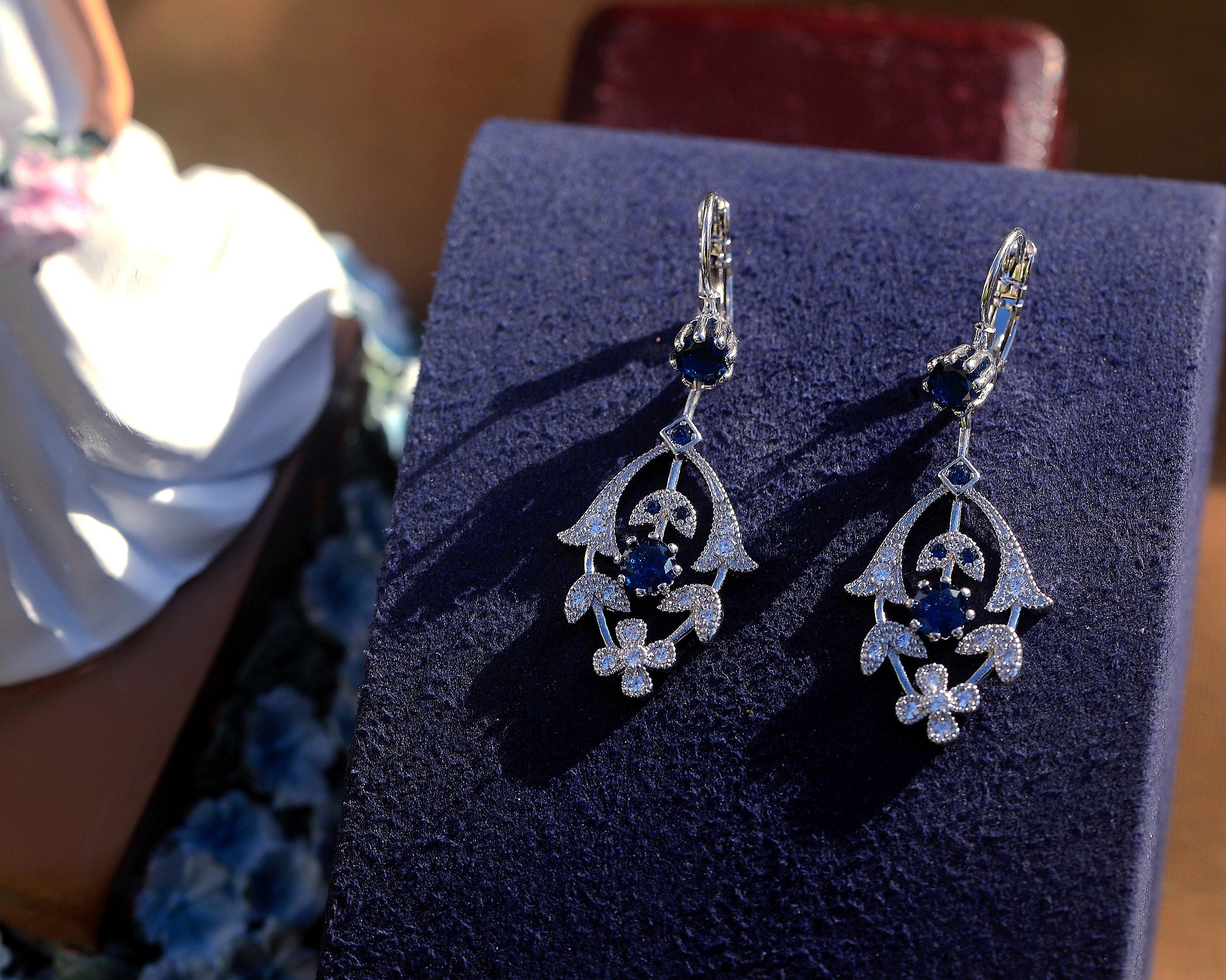 Boucles D'oreilles Chandelier Feuille Strass - Style Vintage Doré Antique - Neuf Sans Emballage