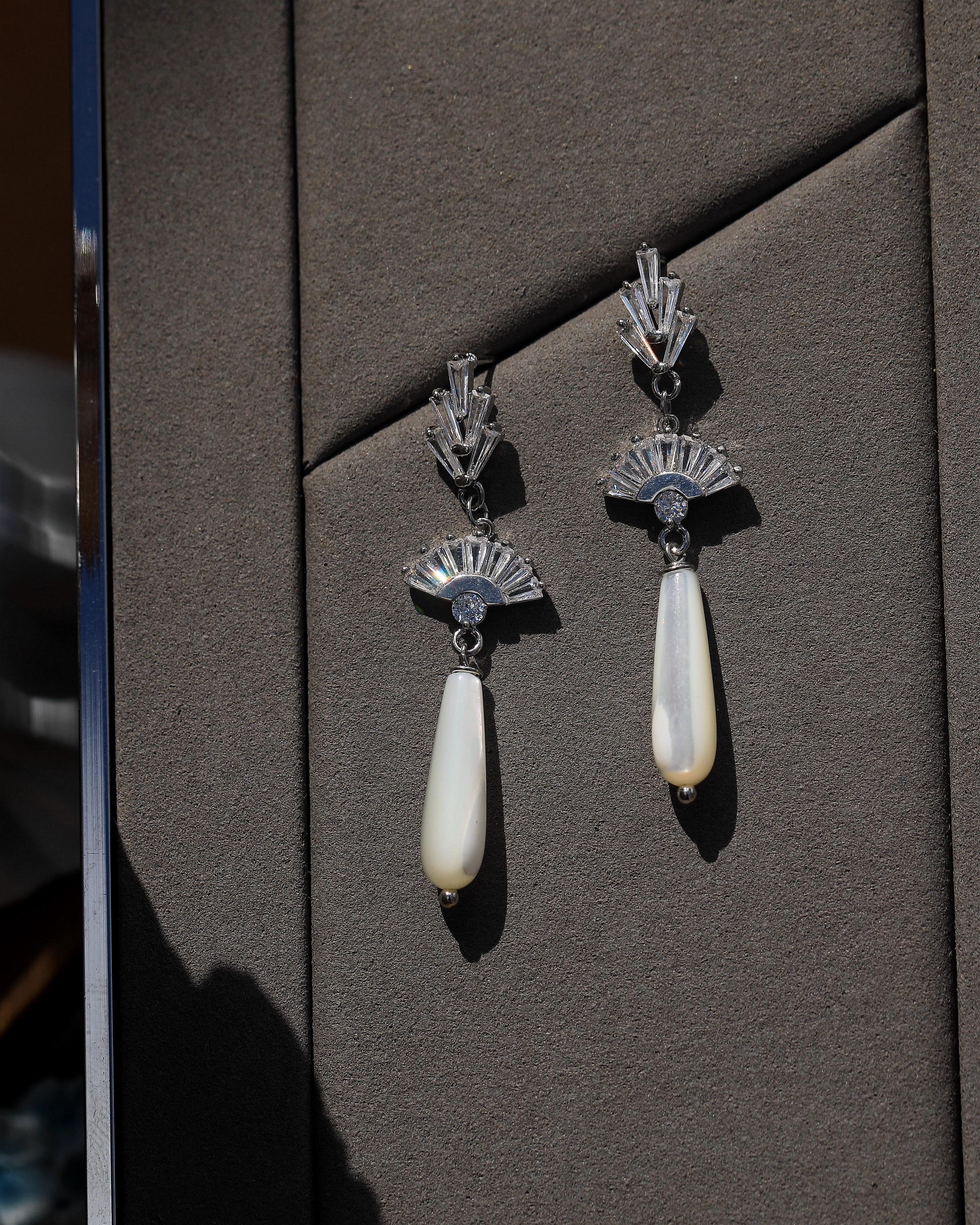 Boucles D'oreilles Art Déco Clous Argenté Avec éventail Floral Et CZ X40 - Neuf Sans Emballage
