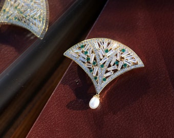 Superbe Broche & Pendentif Art Déco Doré Eventail Serti CZ Vert Emeraude Baguette Blanche Elegant Années 1920 vintage Style Mariage