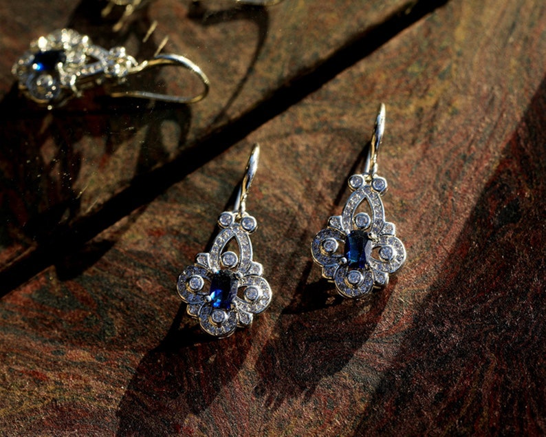 Boucle d'Oreille Hypoallergenisk Virkad Argent Massif 925 Argenté CZ Belle Epoque Petite Goute Blommor Trèfle Bleu Marine Mariage bild 9