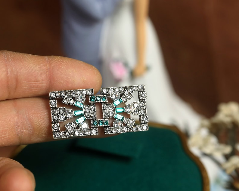 Superbe Broche Art Déco Argenté Géométrique Ovale Rectangle Strass Blanc Vert Emeraude Great Gatsby 1920s Vintage Style Mariage Bild 8