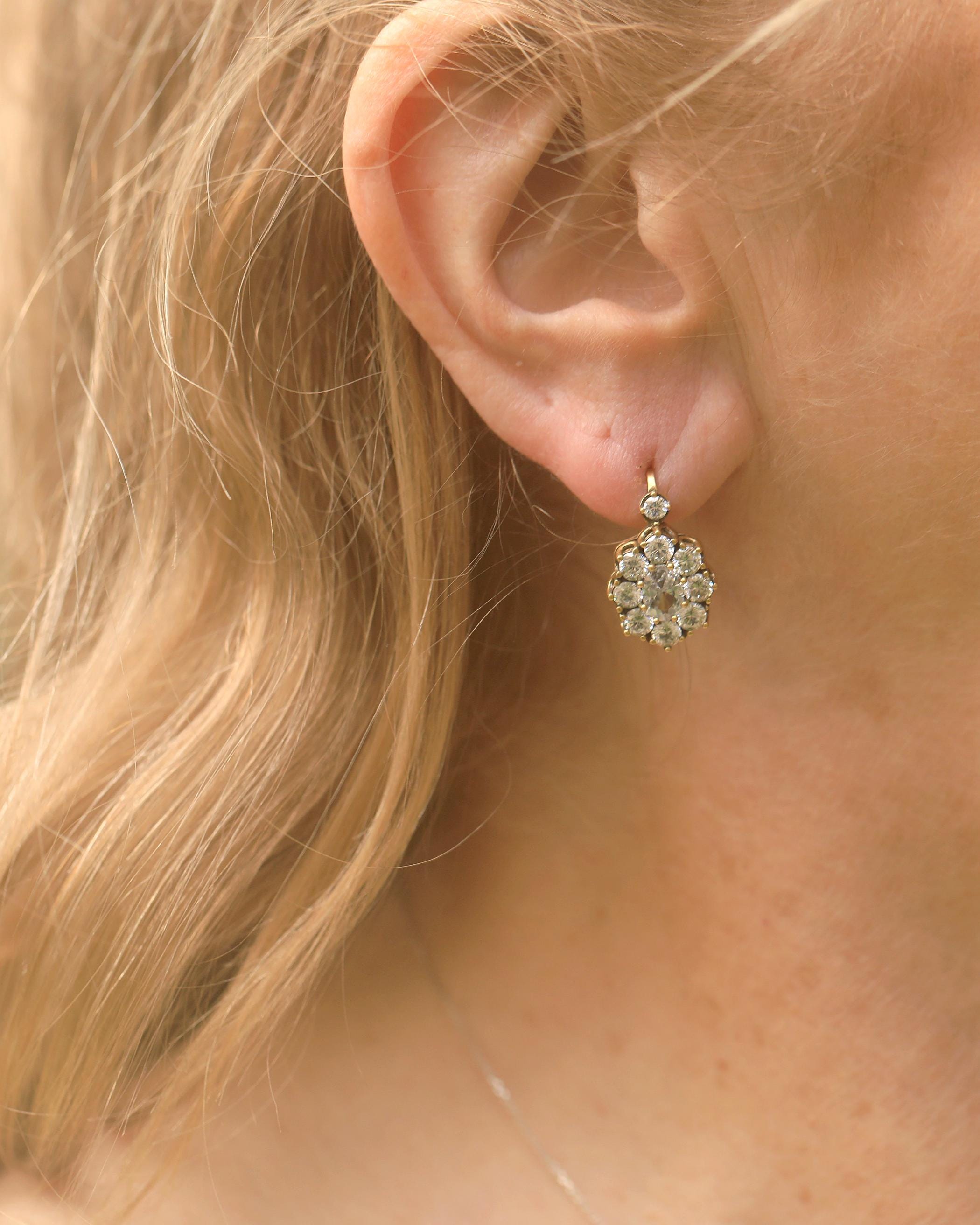 Superbe Boucles D'oreille Dormeuse Serti CZ Blanc Perle Agate Couleur