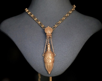 Superbe Collier Pendentif Long Sautoir Doré Mat Baroque Lanterne Sculpté Victorien Vintage Style Plaqué Or