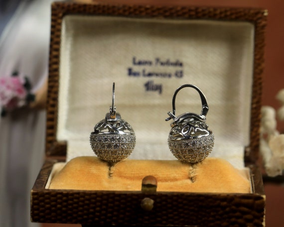 Boucles D'oreilles Vintage Métal Argenté Perles Trembleuses - Occasion Bon état