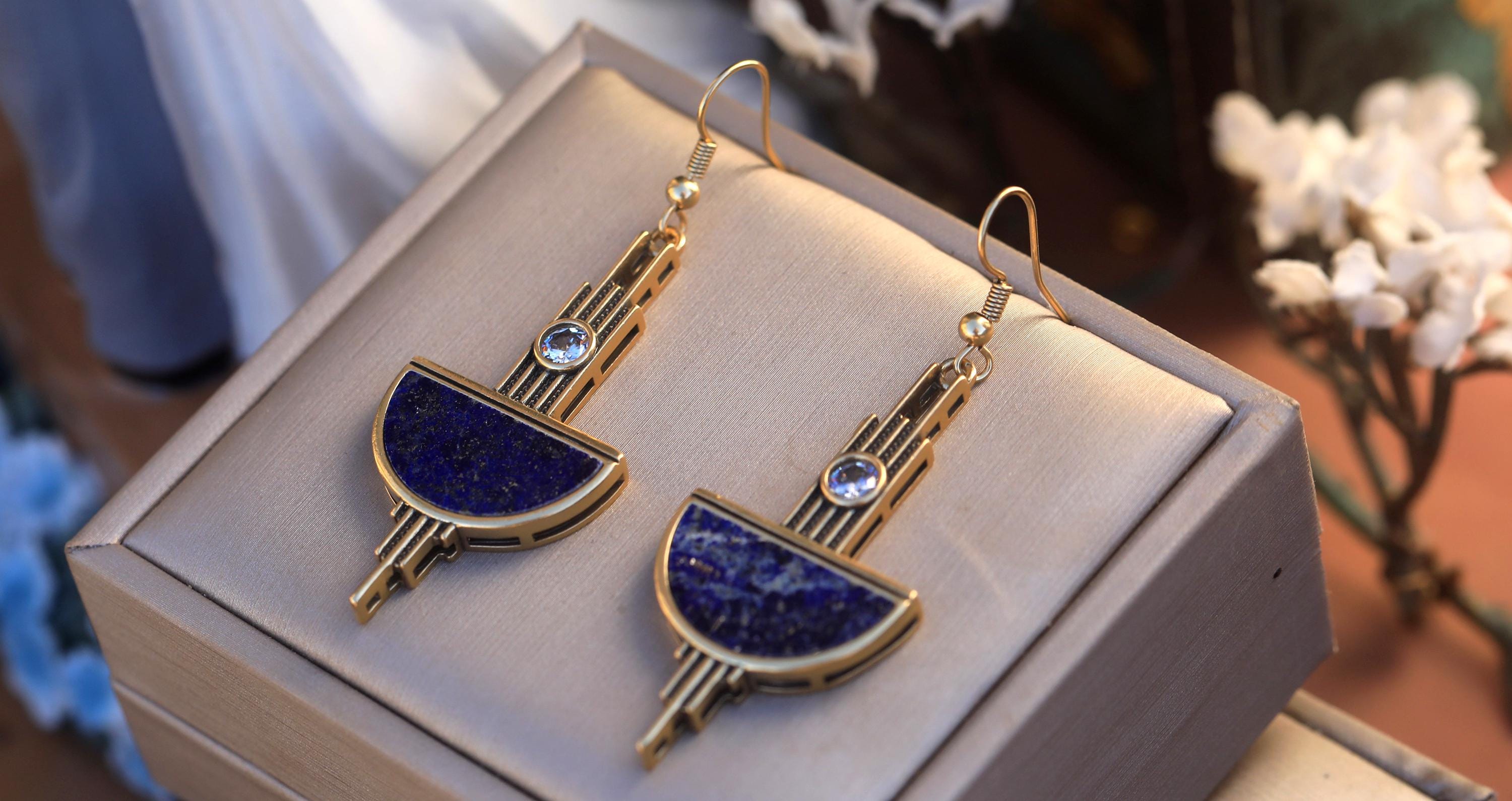 Jolies Boucles D'oreilles Pendantes Argentées, Feuille Goutte Avec Strass Blancs