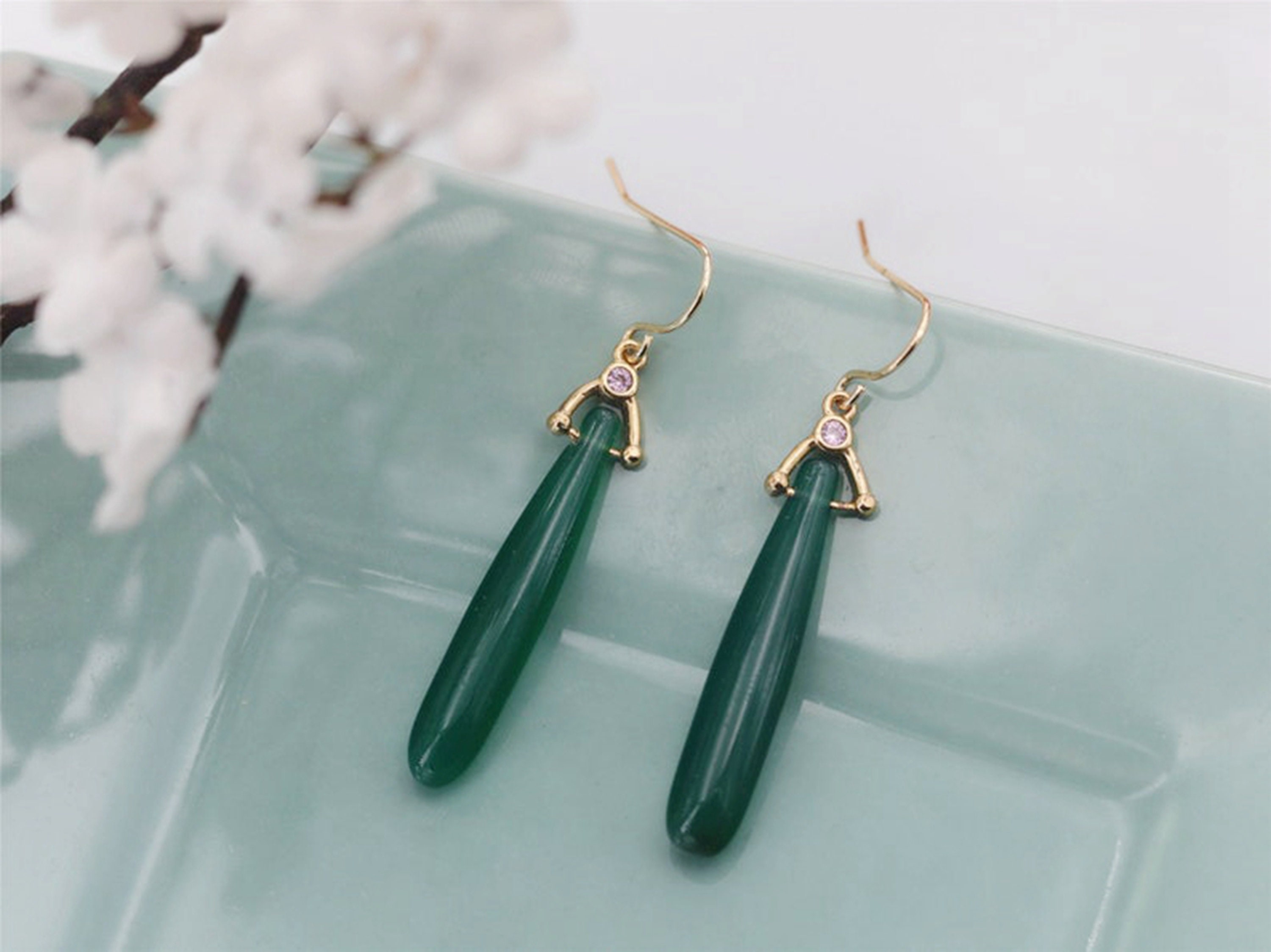 Boucles d'oreilles crochet coquillage doré et sequin demi rond écaille