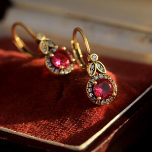 Boucles D'oreilles Art Déco Dormeuses Argenté émail Serti CZ Vert Rouge - Neuf QD33