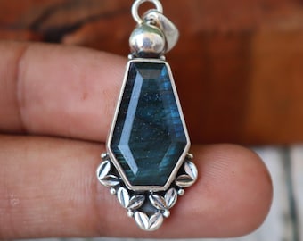 Natural Labradorite, Coffin Shaped Pendant, 925 Silver Pendant, Statement Pendant, Handmade Pendant, Gemstone Pendant, Personalized Gift***
