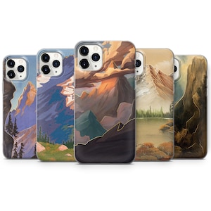 以下が含まれることがあります： 異なる山の風景を描いた5つの携帯電話ケースのセット。ケースは透明で、青、緑、茶色、黄色のさまざまな色合いのカラフルな山のシーンが描かれています。