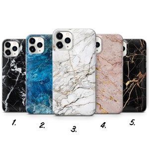 K&ouml;nnte beinhalten: F&uuml;nf verschiedene iPhone-H&uuml;llen mit Marmormustern. Die H&uuml;llen sind schwarz-wei&szlig;, blau-wei&szlig;, wei&szlig;-gold, rosa-gold und schwarz-gold.