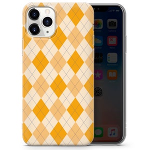 K&ouml;nnte beinhalten: Eine transparente Handyh&uuml;lle mit einem gelben und beigefarbenen Argyle-Muster. Die H&uuml;lle ist f&uuml;r ein iPhone konzipiert.