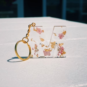 Custom Handmade Flower Resin Letter Keychain Assorted Colors School Backpack Charm Mother's Day Gift Bridesmaid Gift Birthday Gift light pink