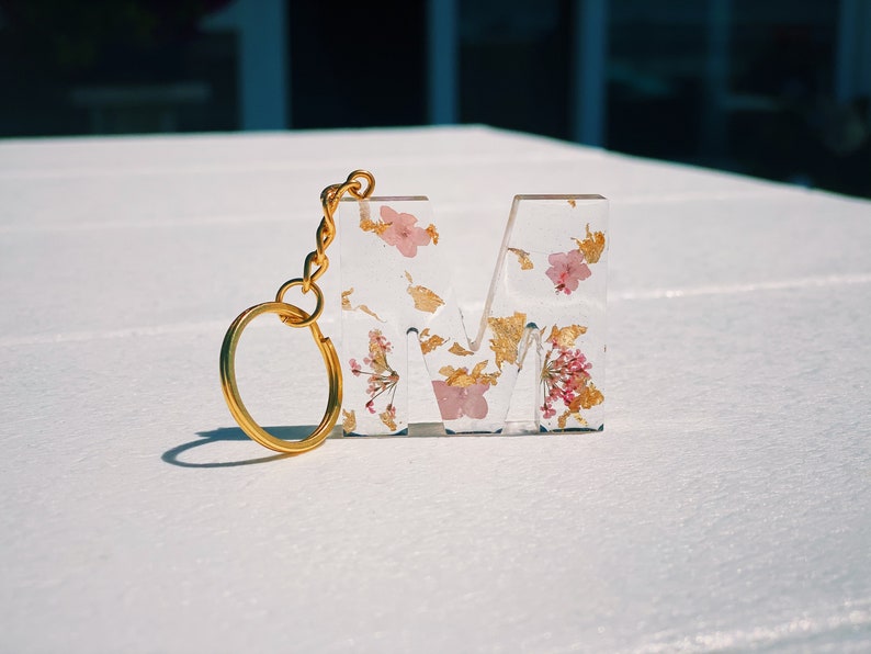 Custom Handmade Flower Resin Letter Keychain Assorted Colors School Backpack Charm Mother's Day Gift Bridesmaid Gift Birthday Gift light pink