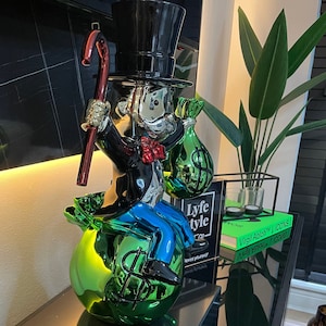 Mr Monops (Scultura) statua pop art Alec Monopoly ispirato borse di denaro cromate Richie Rich Scrooge McDuck orso