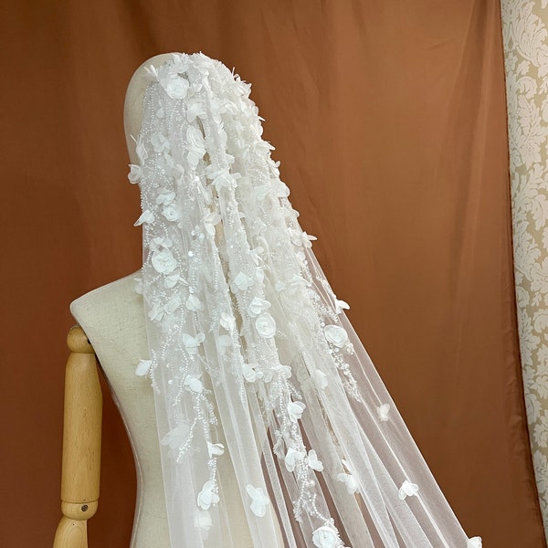 floral veil,long veil,bridal veil,wedding veil,3D flower veil,petal veil,sheer veil,bespoke veil,one tier veil,beads veil,