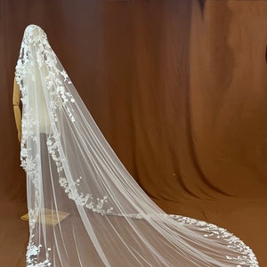 bridal mantilla veil,wedding veil,flower lace veil,veil with lace trim,long veil,cathedral length veil,drop veil,bespoken veil,floral veil