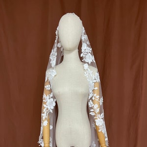 mantilla veil,bridal veil,short veil,floor length veil,sweep length veil,lace trim veil,wedding veil,drop veil,floral lace veil