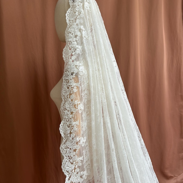 Chantilly lace veil,vintage bridal veil,wedding veil,French lace veil,mantilla veil,full lace veil,cathedral veil,long veil,flower lace veil