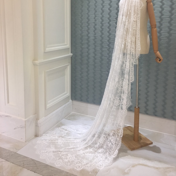 chantilly lace veil,mantilla veil,vintage veil,bridal veil,soft lace veil,French lace veil,cathedral veil,one tier veil,wedding veil,