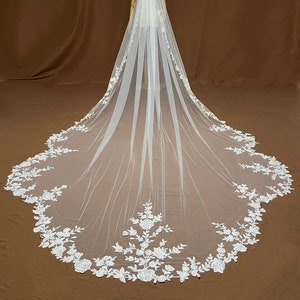 royal length veil,bridal long veil,single layer veil,wedding veil,floral lace veil,scolloped shape veil,special edge veil,lace trim veil,