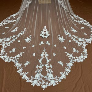 3D flower bridal veil,wedding veil,scolloped shape veil,blusher veil,long veil,cathedral length veil,floral veil,