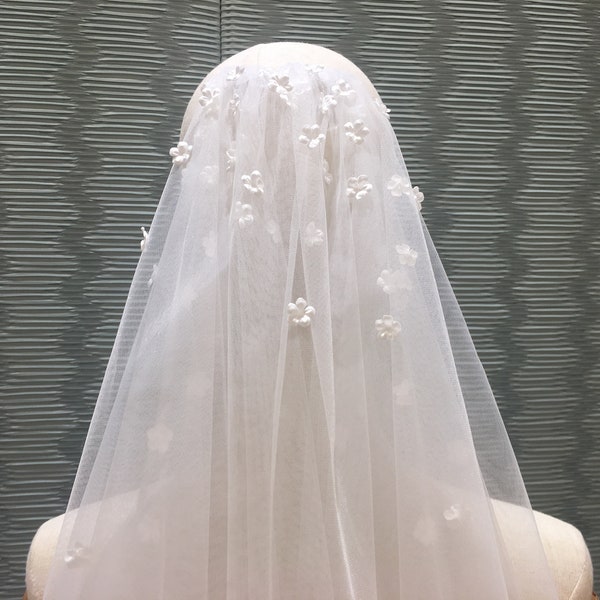 bridal veil,wedding veil,ivory veil,floral veil,short veil,fingertip veil,bespoke veil,