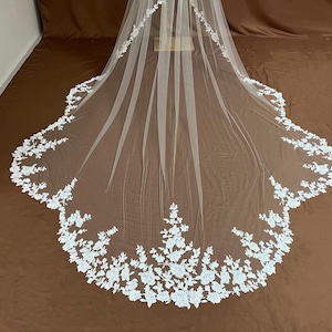 bridal blusher veil,wedding veil,scolloped shape veil,two layers veil,floral veil,veil with flowers,lace trim veil,long veil