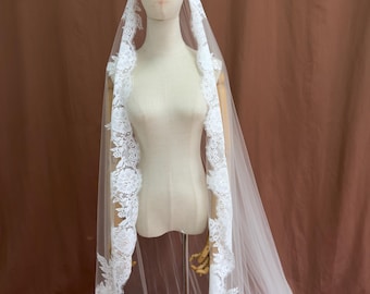 Welon ślubny z francuskiej koronki Chantilly, welon o długości kaplicy, welon jednowarstwowy, welon z koronkowym wykończeniem, welon mantilla, welon katedralny,