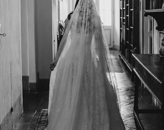 chantilly lace veil,vintage bridal veil,mantilla veil,wedding veil,French lace veil,cathedral length veil,one tier veil,long veil,