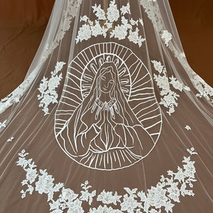 Velo de longitud real, velo de novia, velo de boda, velo con rubor, velo de encaje floral, velo largo, velo con patrón bordado, velo a medida.