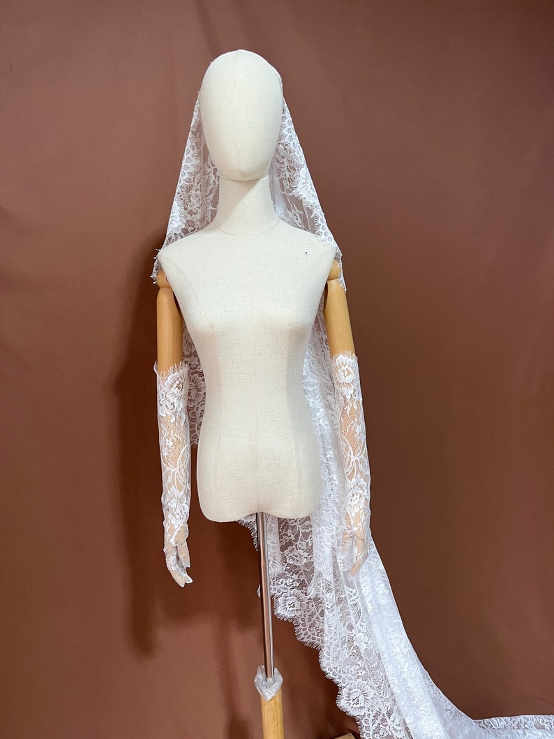 vintage veil,bridal veil,soft lace veil,long veil,cathedral veil,drop veil,one tier veil,bespoke veil,wedding veil,chapel veil,mantilla veil zdjęcie 6