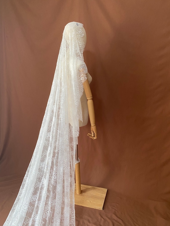 chantilly lace veil,French lace veil,vintage veil,mantilla veil,soft lace veil,bridal veil,wedding veil,long veil,chapel veil,simple veil