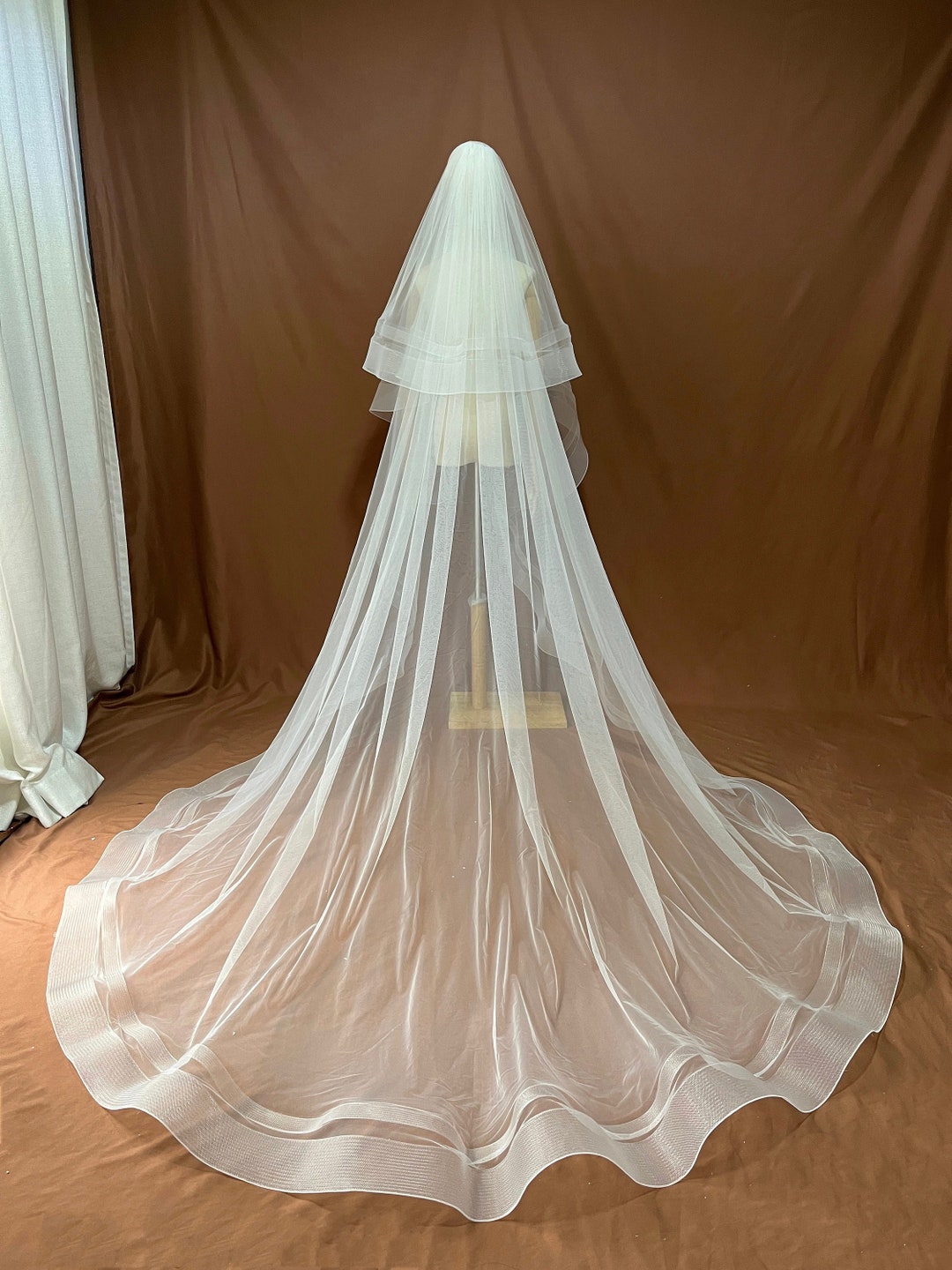 Single long veil with ribbon edge main image 1