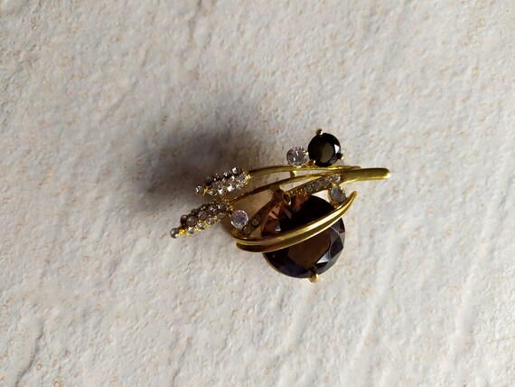 Gold tone Large Crystal Vintage Brooch | Ears Rhin