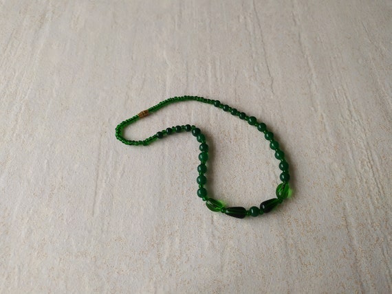 Emerald Green Glass Beaded Vintage Necklace | Gree