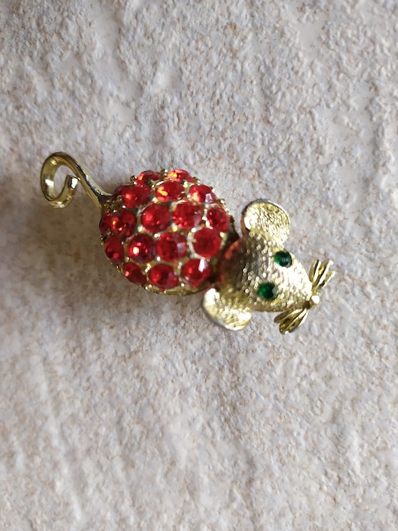 Vintage red Mouse Brooch Vintage Jewelry Costume A