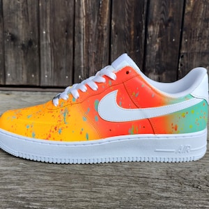 Nike Air Force 1 (AF1) Sunrise (logo Cartoon Drip - sono possibili anche creazioni personalizzate)