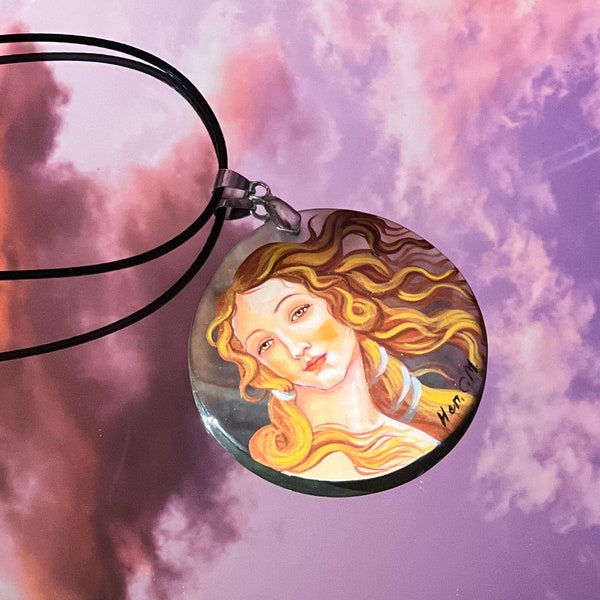 Vénus rayonnante : pendentif en perles artisanales exquises - Un art exquis et un hommage à l'art méticuleux de Botticelli