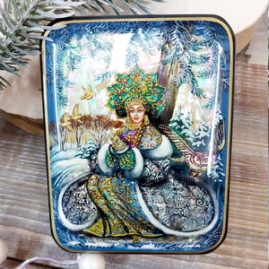 Beautiful Lacquer Box"Snow maiden"(Snow princess,snegurochka),Fedoskino Mother-of-pearl miniature,Hand painted,jewelry box,Gift for her.