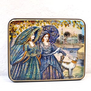 Beautiful Lacquer Box &quot;Two lady in the hat&quot;, Hand painted miniature painting jewelry box Mother of pearl Papier mache Art gift Fedoskino
