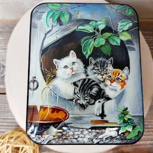 Hand-painted Lacquer box &quot;Kittens&quot; Miniature painting Beautiful work Jewelry box Mother-of-pearl made of Papier-mache Art gift Fedoskino