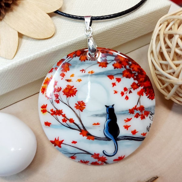 Nacre Russe Magnifique Pendentif"Chat Noir"Bijoux d'été peints à la main Bijoux russes magie de la peinture bijoux d'art Fedoskino