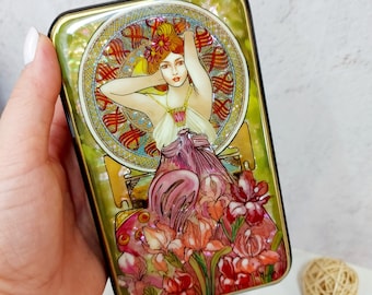 手描き。美しい漆箱アルフォンス・ミュシャ「アメジスト」ミニチュア絵画ジュエリーボックスマザーオブパール張り子アートギフトFedoskino
