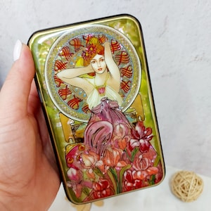 Dipinto a mano.Bellissima scatola laccata Alphonse Mucha "Ametista" Portagioie dipinto in miniatura Madreperla Cartapesta Regalo d'arte Fedoskino