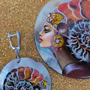 Handmade jewelry set: Queen Ammonite the Ocean mistress on pearl necklace and bohemian earrings. Painted lacquer shell for fantasy lover image 4