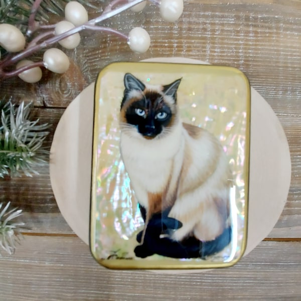 Beautiful lacquered box with hand-painted.Miniature painting on the jewelry box "Siamese cat" of the Fedoskin school. Painting of Russia.