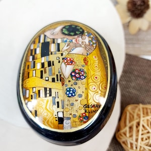 Beautiful Russian Lacquer box Art Deco &quot;Kiss&quot; Gustav Klimt Mother of pearl Papier mache Art gift Fedoskino Collectible Gift for her