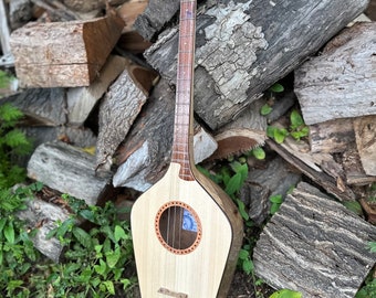 Bas Fanduri profesjonalny. Gruziński ludowy instrument basowy